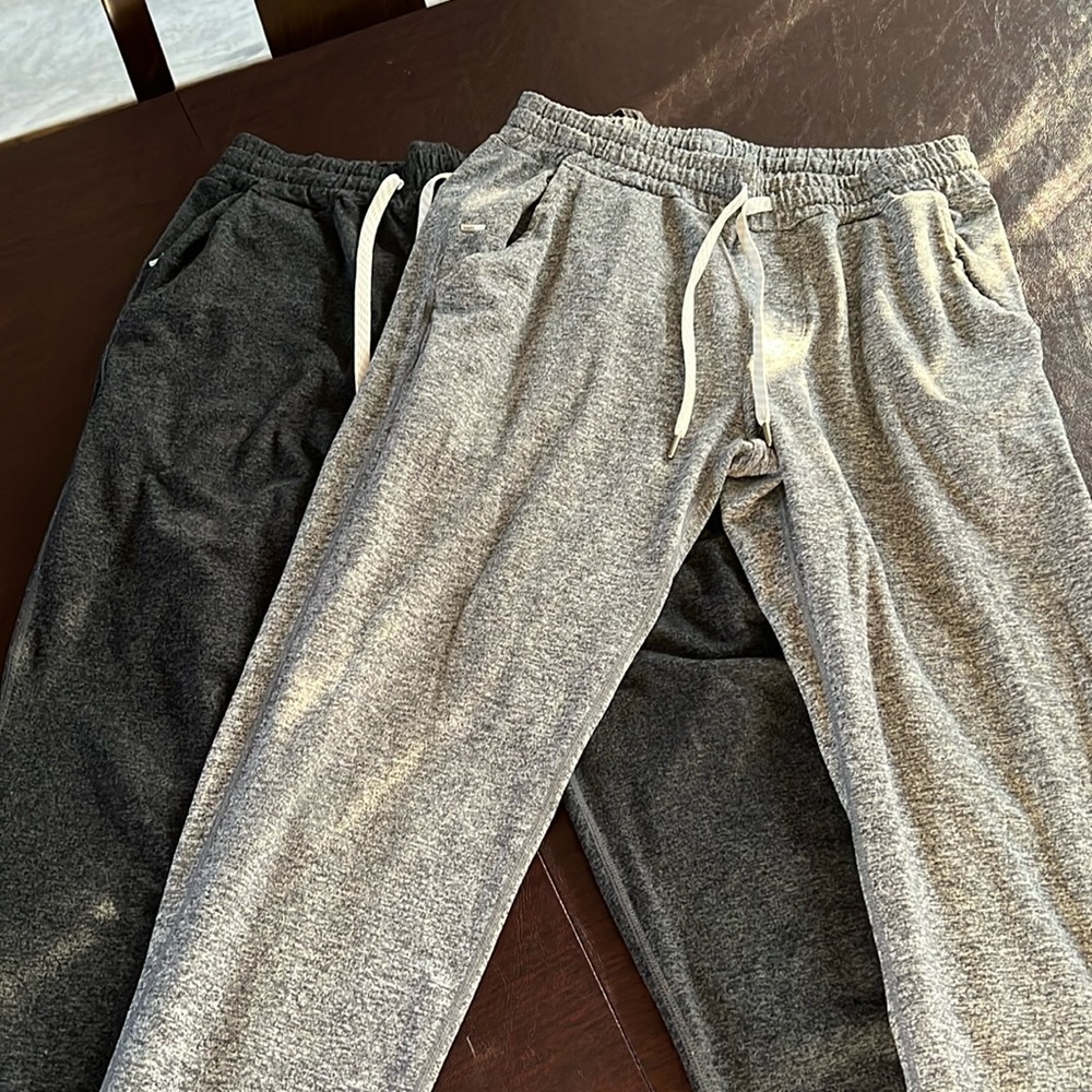 almost brand new vuori sweatpants super soft and no pilling